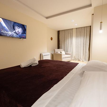 Luxury Center Observatori Apartment Тирана Екстериор снимка