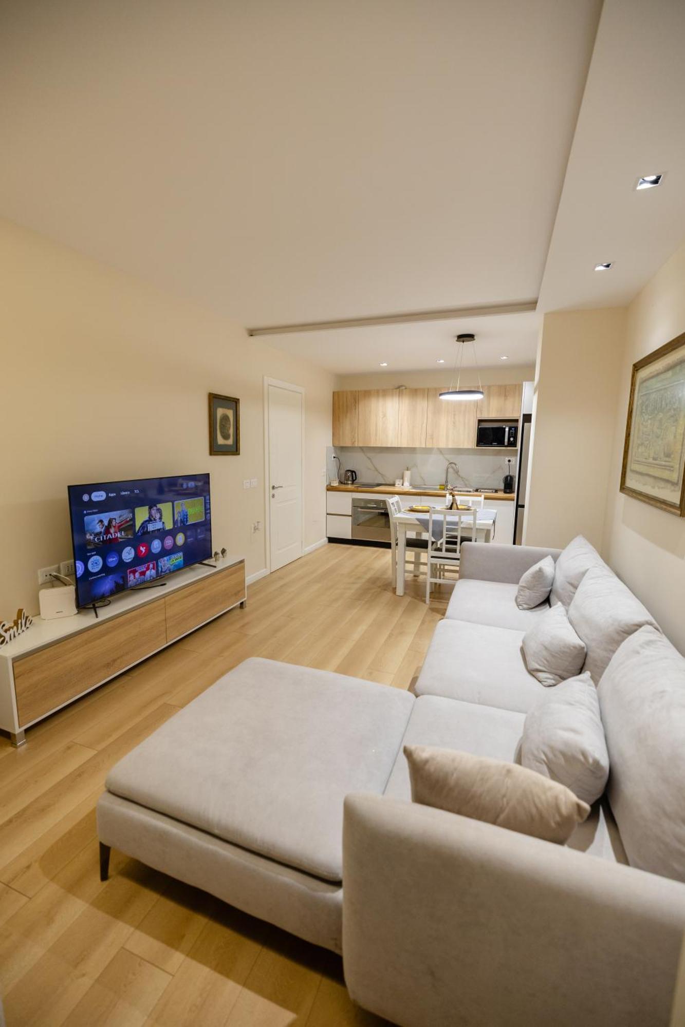 Luxury Center Observatori Apartment Тирана Екстериор снимка