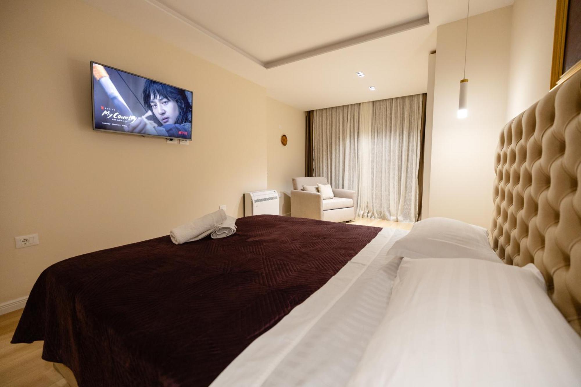 Luxury Center Observatori Apartment Тирана Екстериор снимка