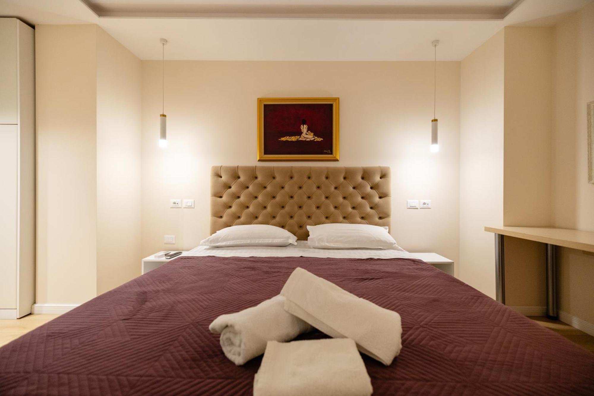 Luxury Center Observatori Apartment Тирана Екстериор снимка