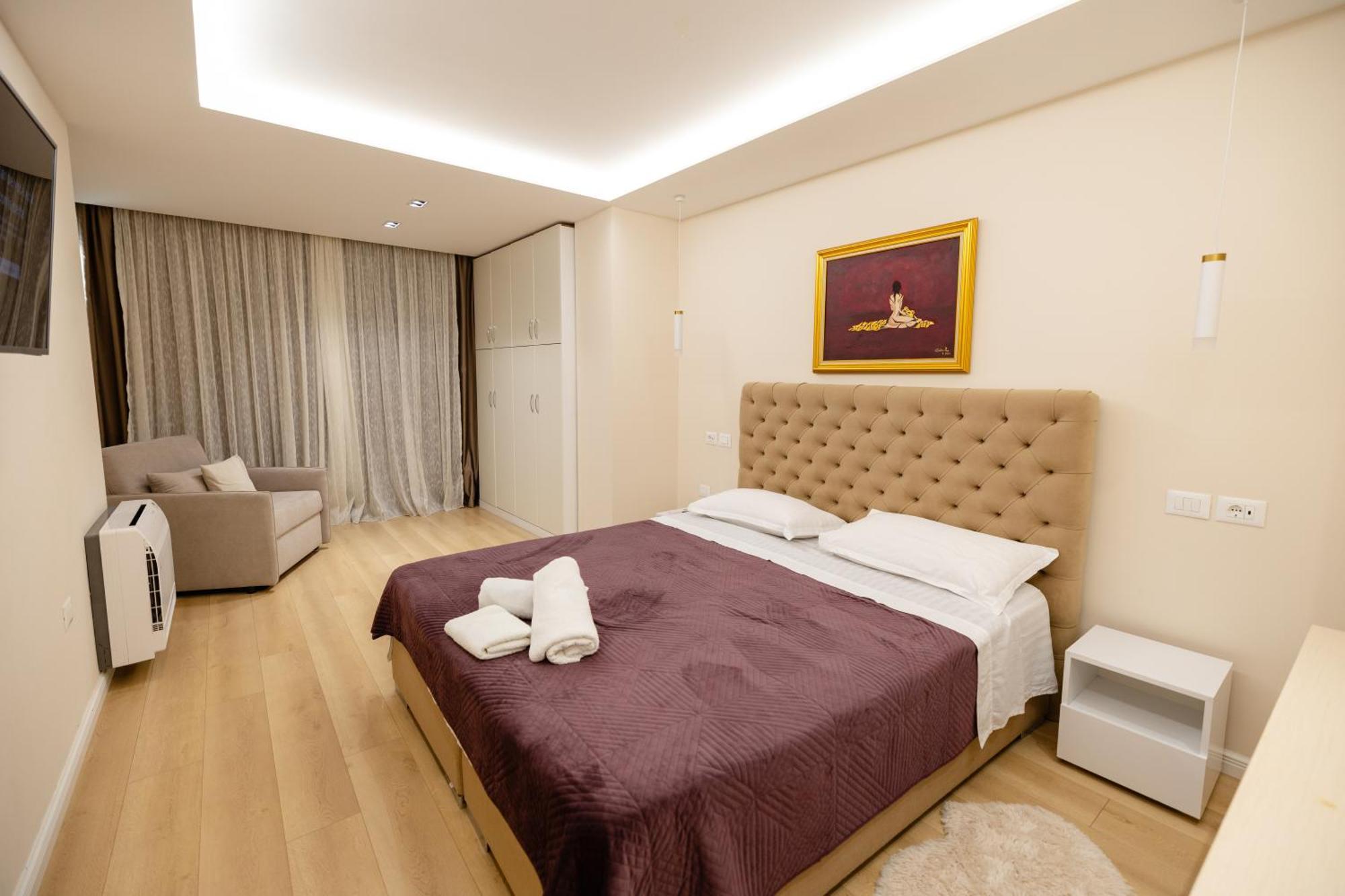 Luxury Center Observatori Apartment Тирана Екстериор снимка