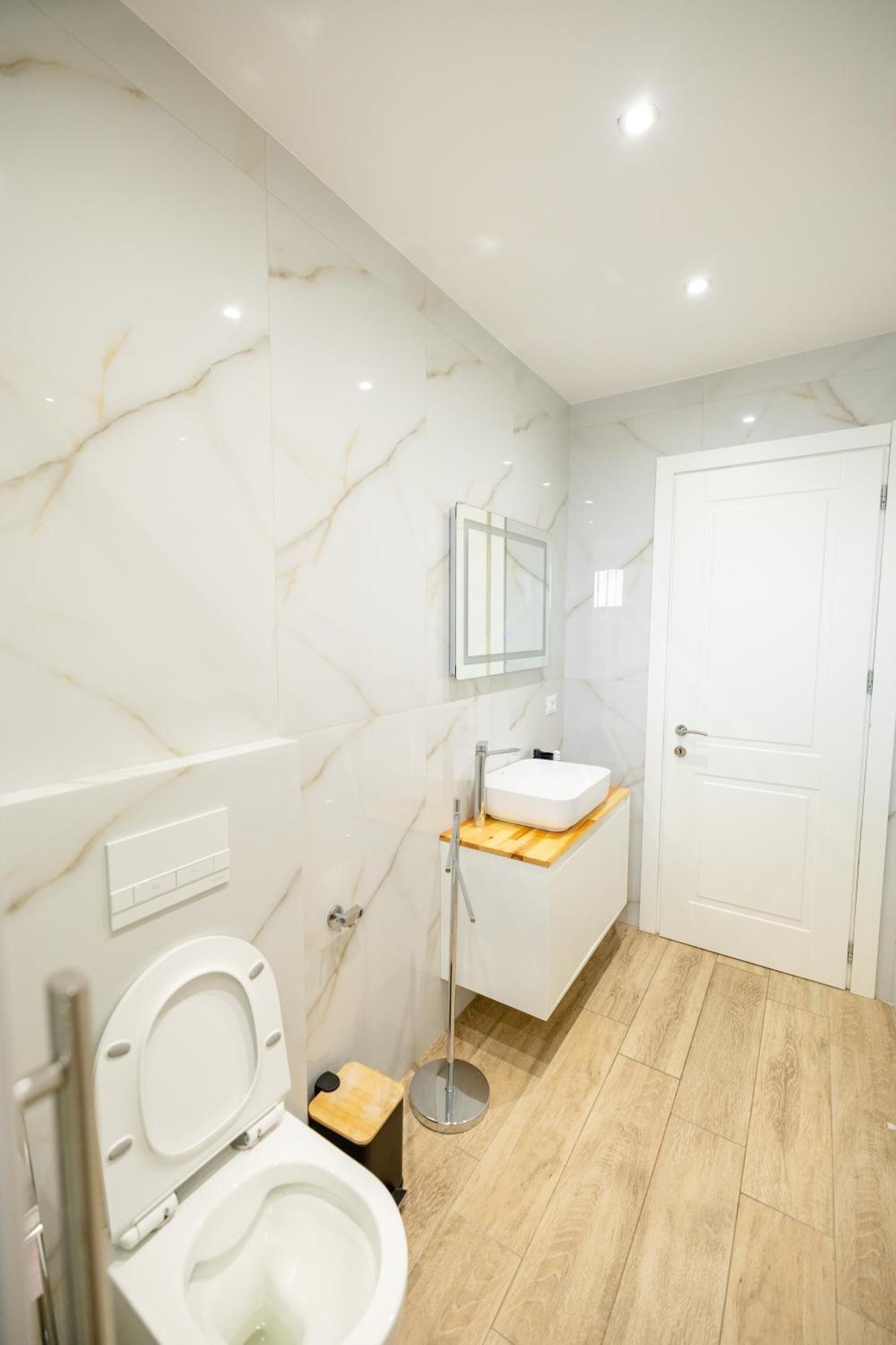 Luxury Center Observatori Apartment Тирана Екстериор снимка