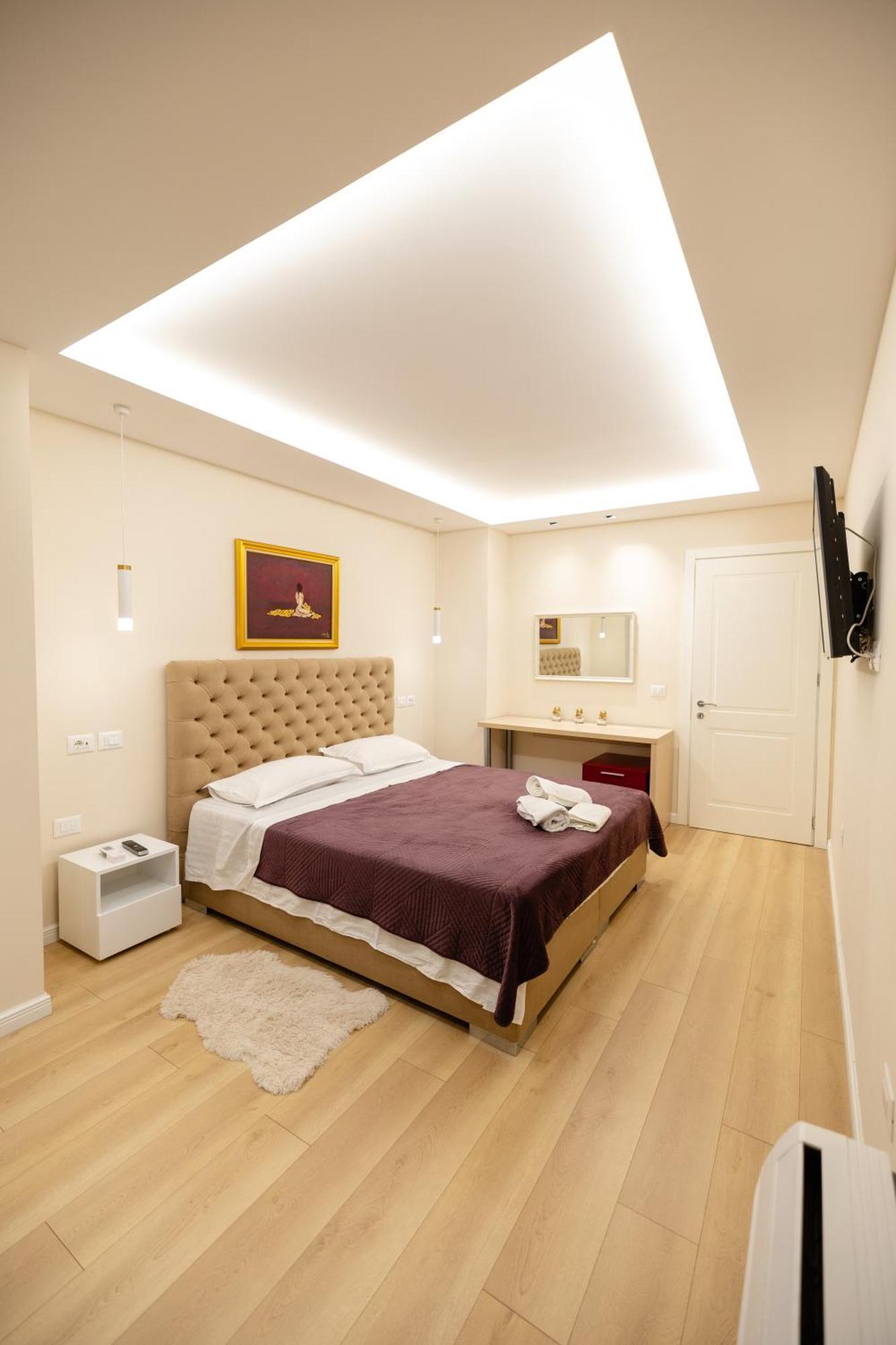 Luxury Center Observatori Apartment Тирана Екстериор снимка