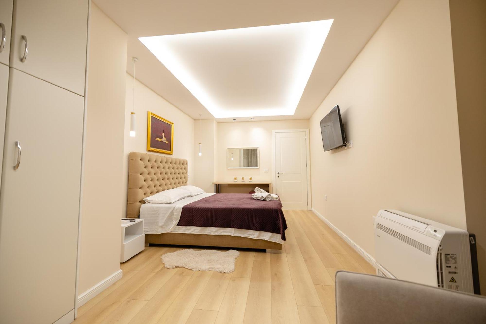 Luxury Center Observatori Apartment Тирана Екстериор снимка