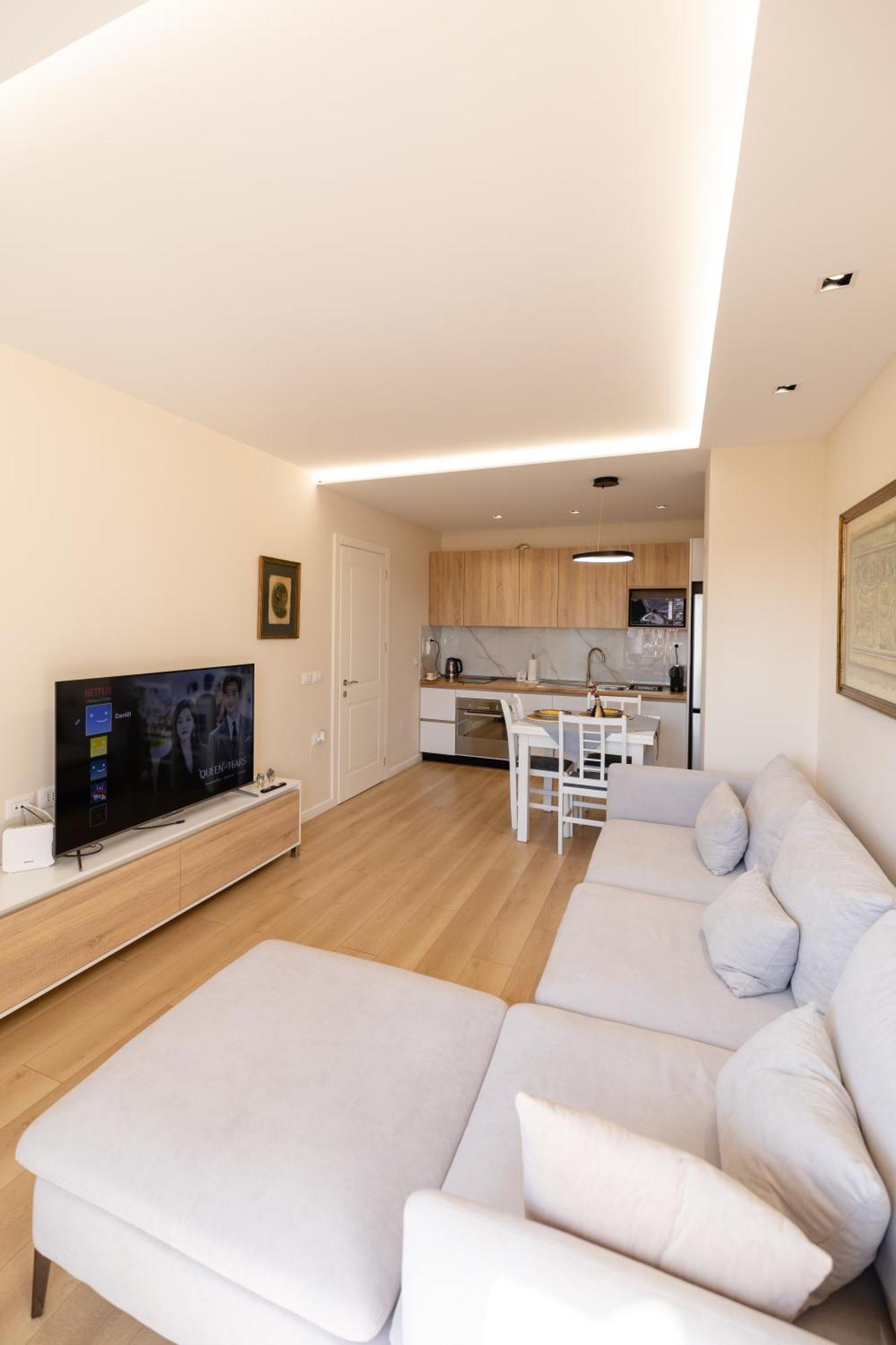 Luxury Center Observatori Apartment Тирана Екстериор снимка